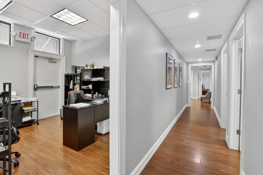 More Photos Of 100 SE 6th St, Fort Lauderdale Office For Lease