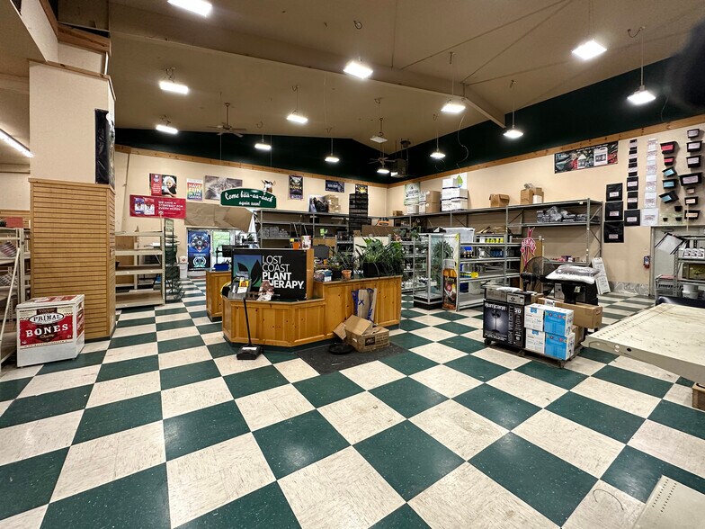 More Photos Of 126 Dinsmore Dr, Fortuna Freestanding For Lease