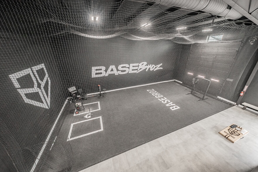 More Photos Of 13053 Harmon Rd, Fort Worth Warehouse For Sale