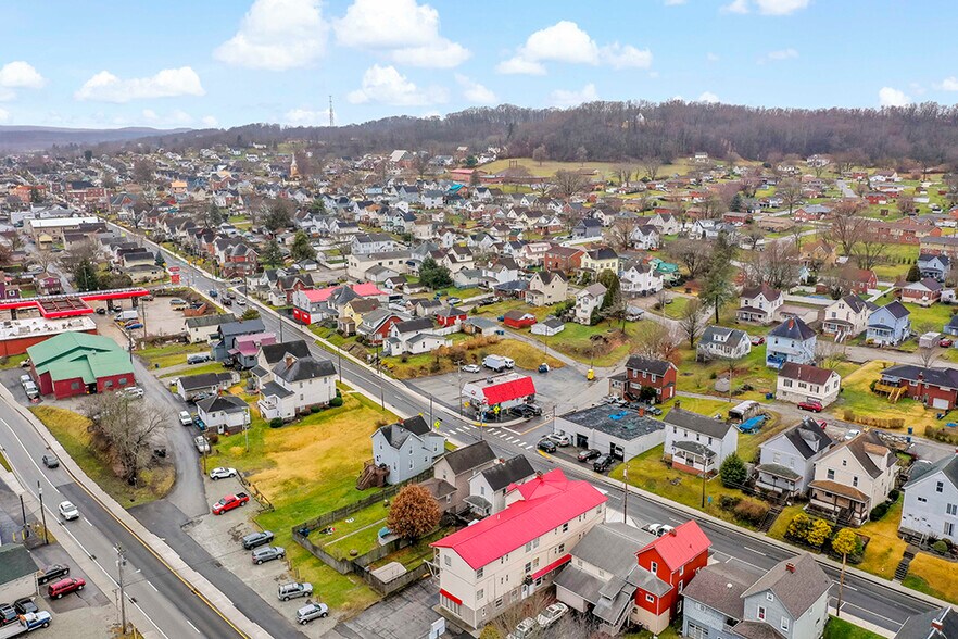 More Photos Of 321 N 4th St, Youngwood Freestanding For Sale