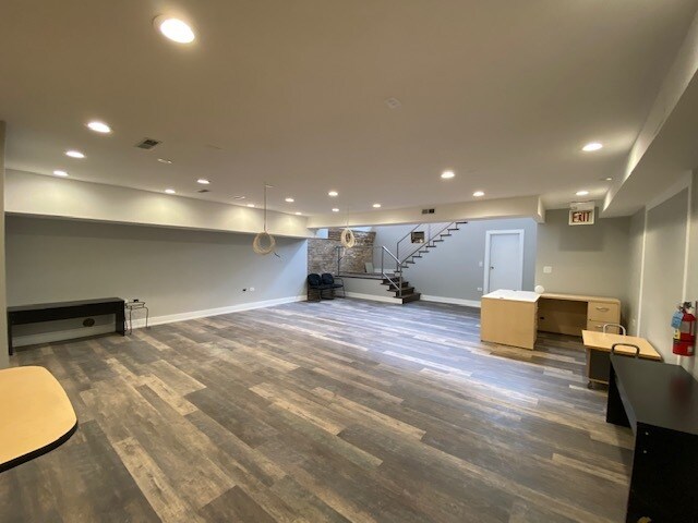 More Photos Of 687-689 N Milwaukee Ave, Chicago Apartments For Lease