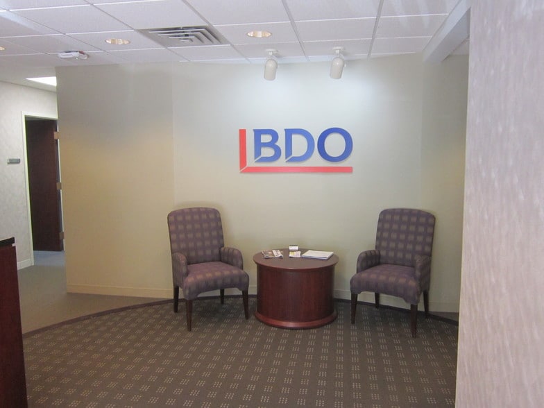 More Photos Of 1665-1695 Elk Blvd, Des Plaines Office For Lease
