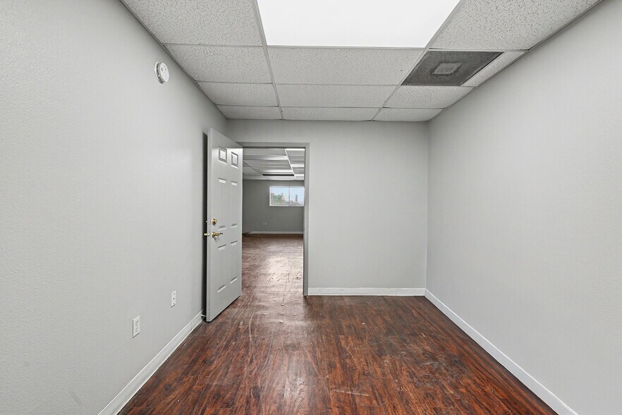 More Photos Of 11421 Interstate 10 E, Baytown Service For Lease