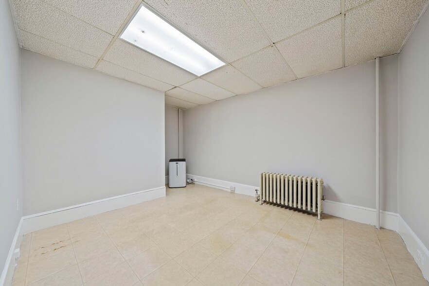 More Photos Of 17 North Ave, Rockland Apartments For Sale