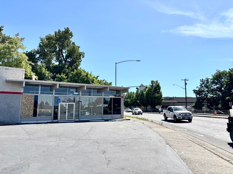 More Photos Of 1012 Commercial St NE, Salem Freestanding For Lease