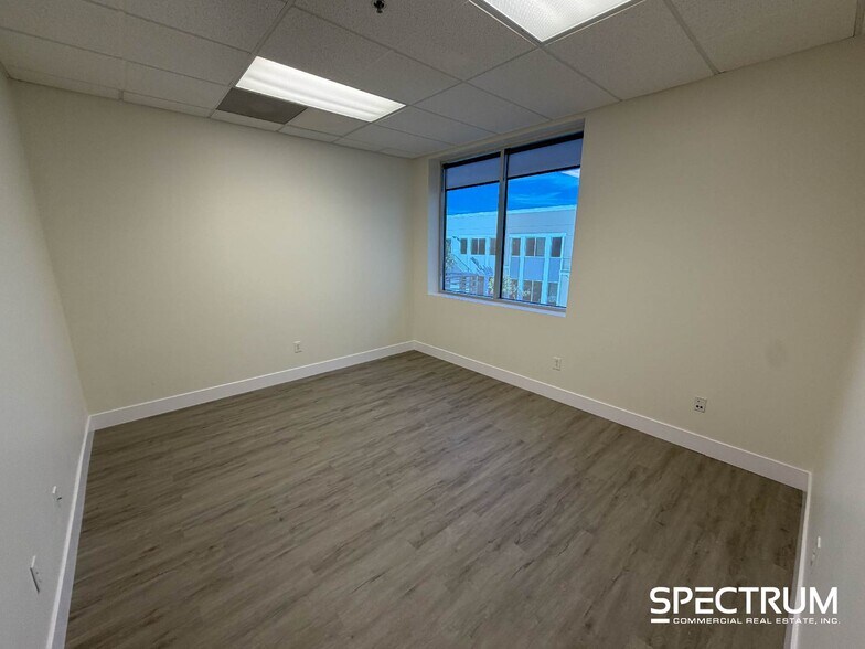 More Photos Of 28348 Constellation Rd, Valencia Warehouse For Lease