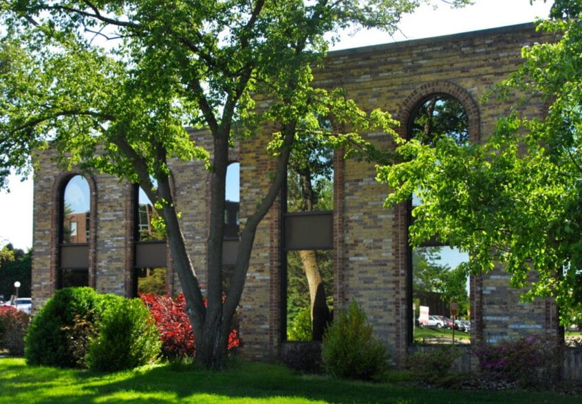 More Photos Of 625 N North Ct, Palatine Unknown For Lease