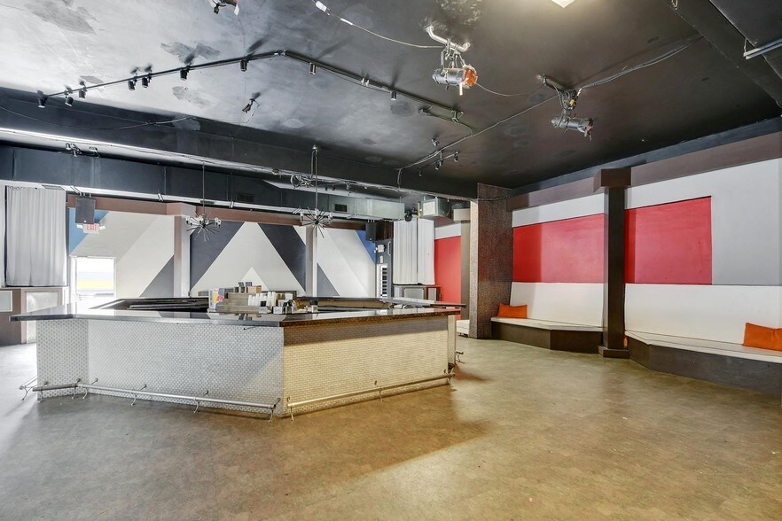 More Photos Of 47 W Amelia St, Orlando Bar For Sale