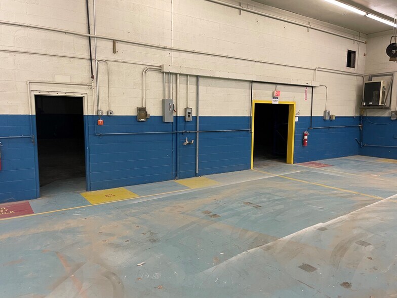 More Photos Of 795 9th St NW, Salem Manufacturing For Lease