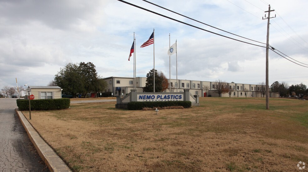 More Photos Of 1425 Candler Rd, Gainesville Warehouse For Sale