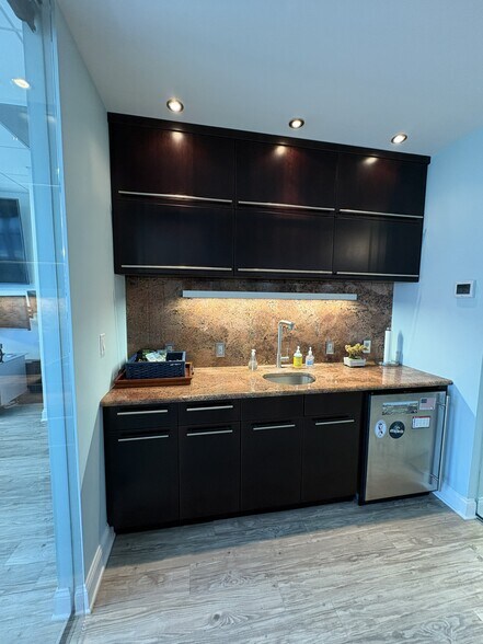 More Photos Of 320 1st St N, Jacksonville Beach Office Residential For Sale