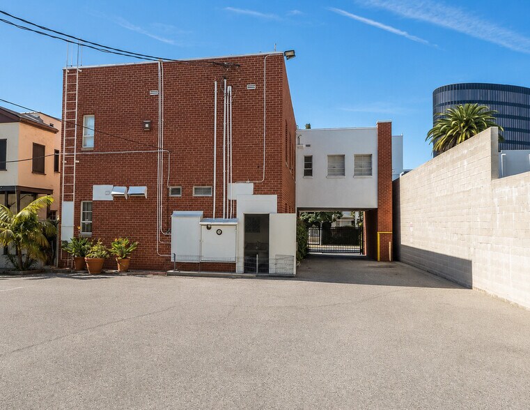 More Photos Of 212 S Gale Dr, Beverly Hills Office For Lease