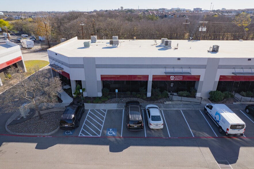 More Photos Of 8666 Huebner Rd, San Antonio Research And Development For Lease