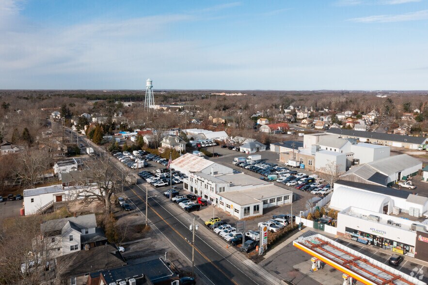 More Photos Of 642 W Main St, Riverhead Auto Dealership For Lease