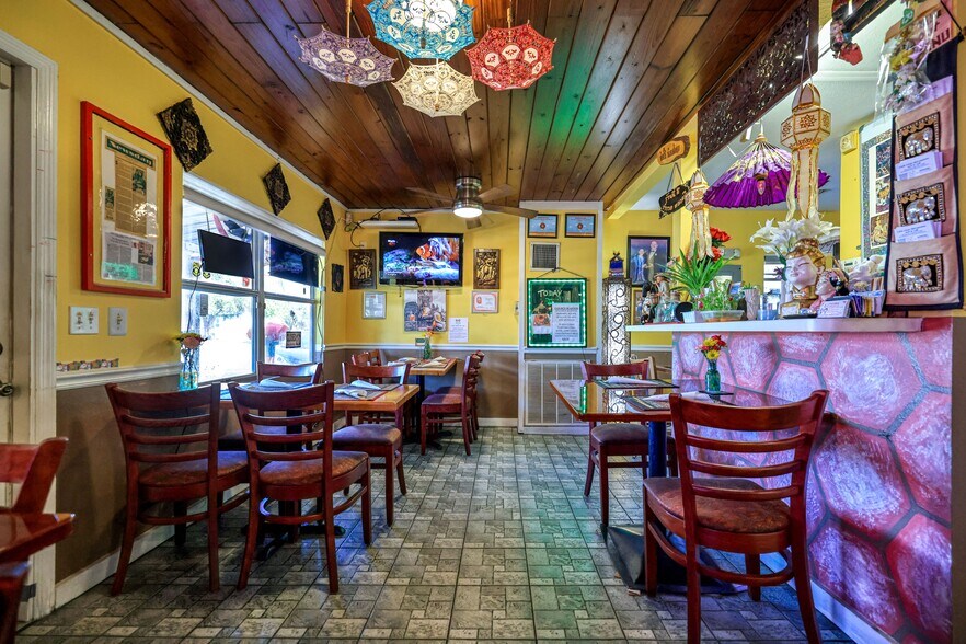 More Photos Of 5709 6th St, Zephyrhills Restaurant For Sale