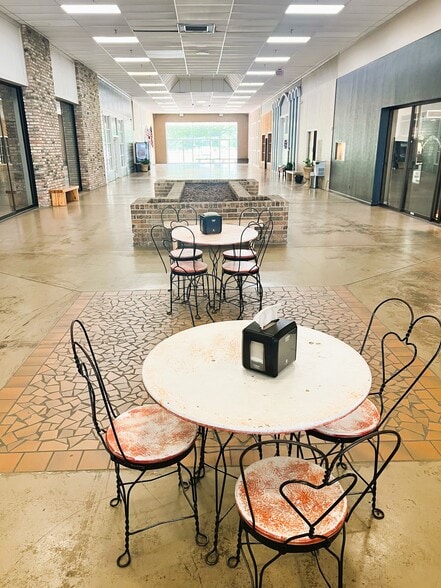 More Photos Of 501 S Main St, Springhill Unknown For Lease