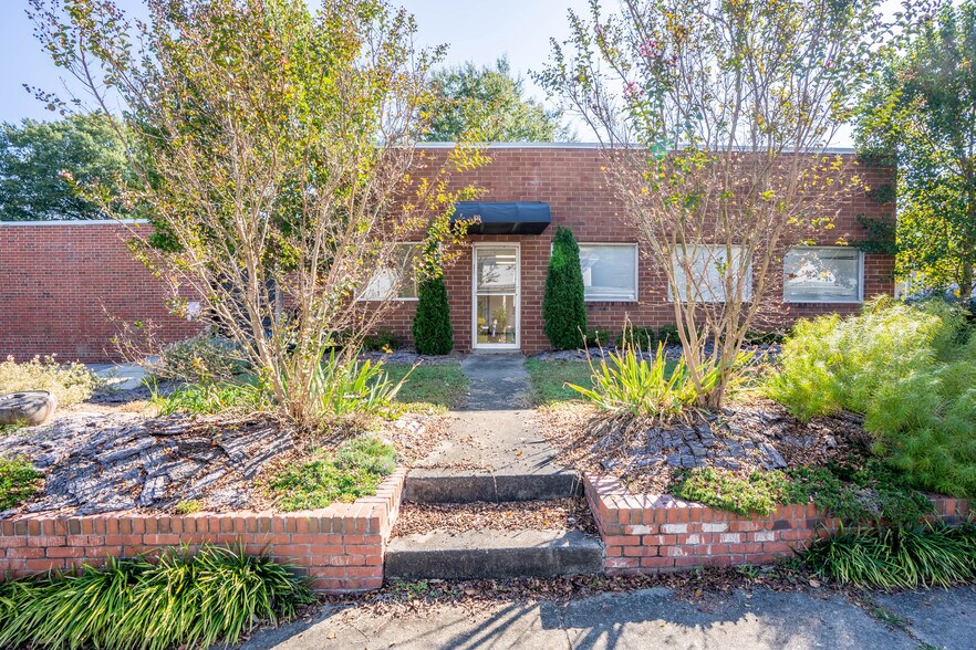 More Photos Of 902-904 Cleveland St, Durham Flex For Lease