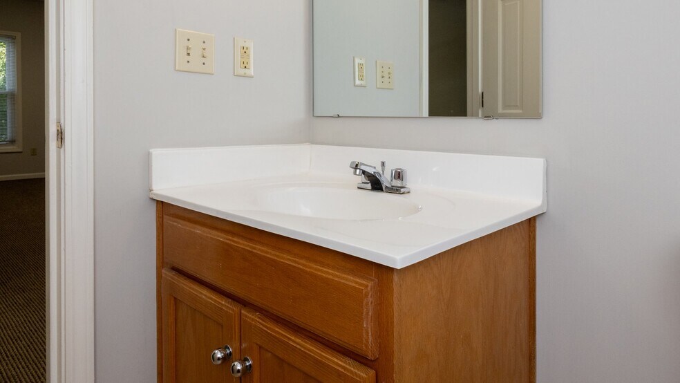 More Photos Of 2821 S Hurstbourne Pky, Louisville Medical For Sale