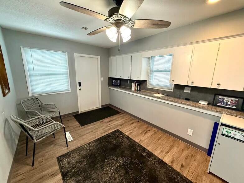 More Photos Of 3810 66th St, Urbandale Office Residential For Sale