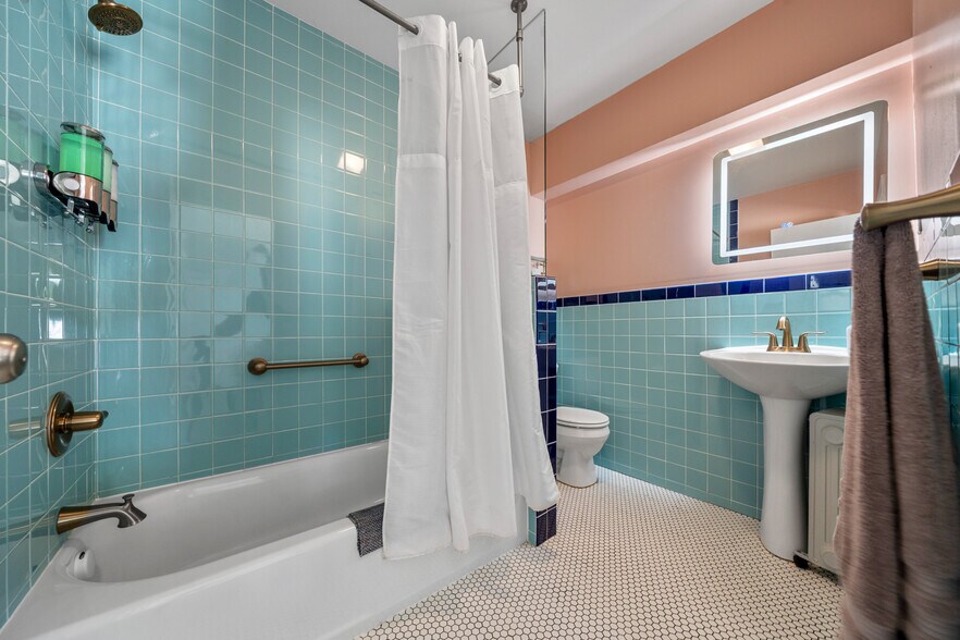 More Photos Of 741 Park Ave, Hot Springs Hotel For Sale