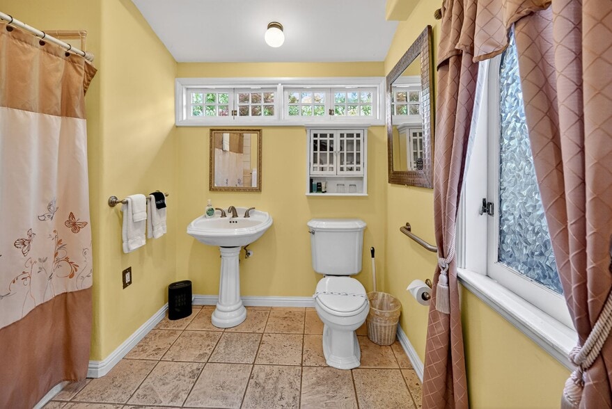 More Photos Of 620 El Salto Dr, Capitola Hospitality For Sale