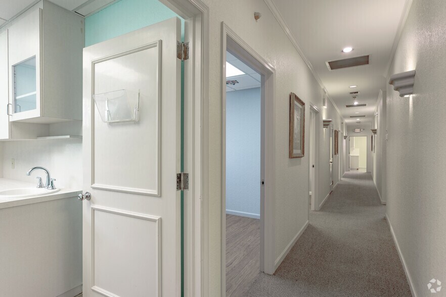 More Photos Of 101 SE 27th Ave, Boynton Beach Medical For Sale