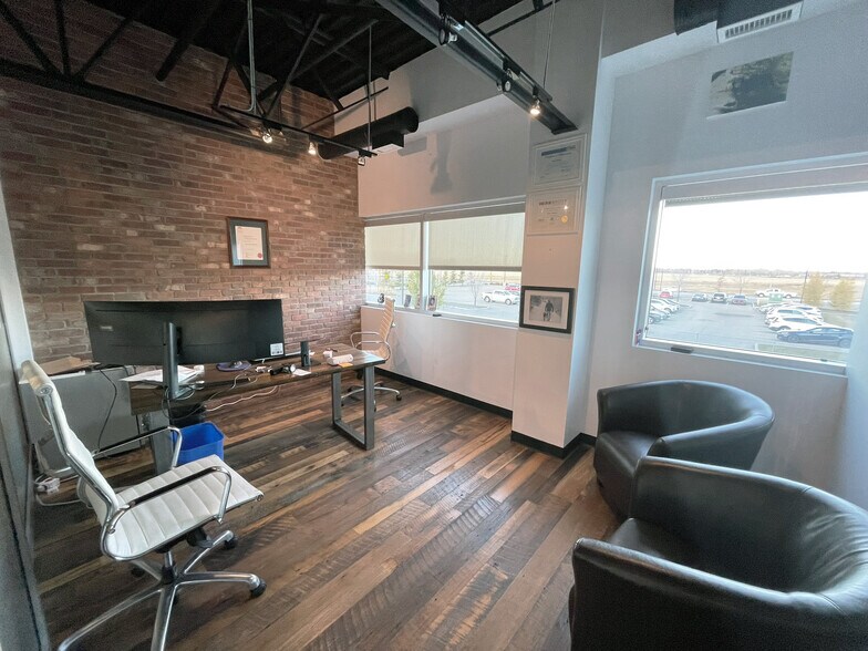 More Photos Of 9050 22 Av SW, Edmonton Showroom For Sale