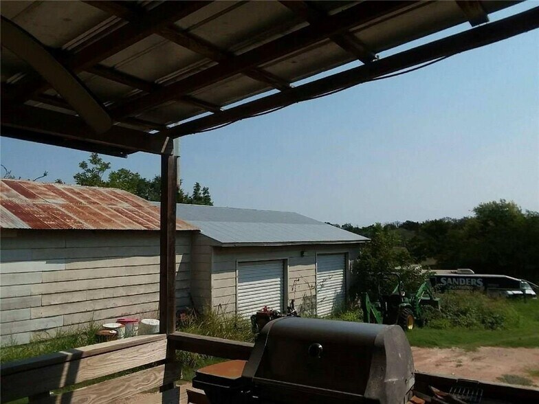 More Photos Of 1819 S Chestnut St, Lampasas General Retail For Sale