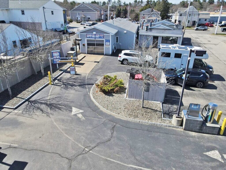 More Photos Of 595 Lafayette Rd, Hampton Freestanding For Sale