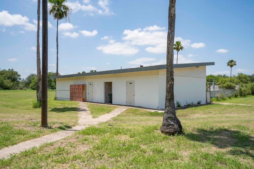 More Photos Of 1214 S Bridge Ave, Weslaco Schools For Sale