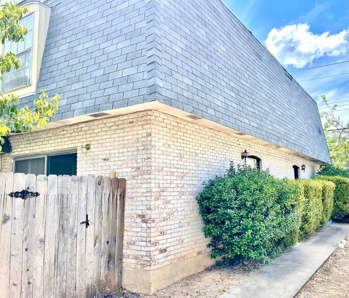 Primary Photo Of 5806 Belmoor Dr, Austin Multifamily For Sale