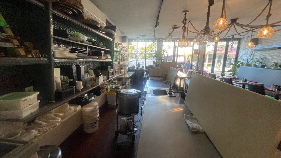 More Photos Of Manhattan Avenue Ave @ Norman Avenue, Brooklyn General Retail For Lease