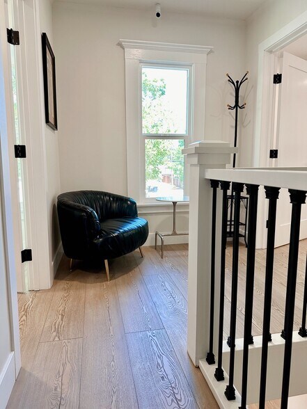 More Photos Of 212 Judah St, Roseville Loft Creative Space For Lease