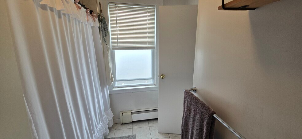 More Photos Of 639 Willis Ave, Williston Park Storefront For Sale