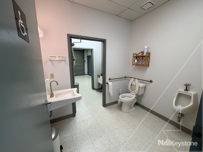 More Photos Of 2214 Farmington Ave, Boyertown Warehouse For Sale