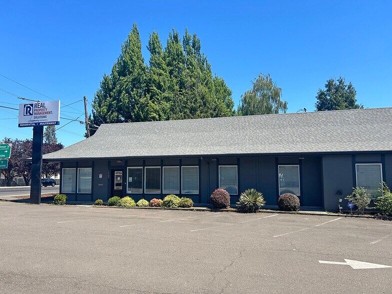 More Photos Of 12700 SW Pacific Hwy, Tigard Light Distribution For Sale