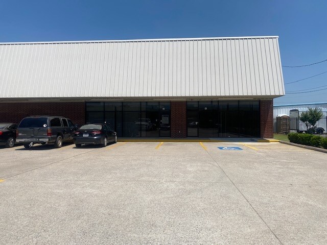 More Photos Of 42-46 N 11th St, Beaumont Freestanding For Lease