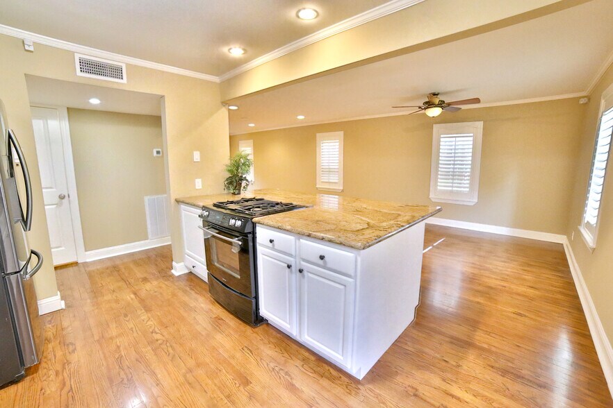 More Photos Of 2625 Peckham St, Houston Office Residential For Lease