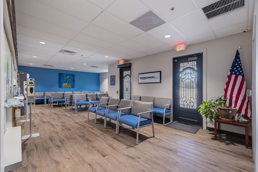More Photos Of 10007 Huebner Rd, San Antonio Office For Sale