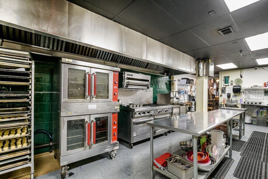 More Photos Of 5481 N Northwest Hwy, Chicago Storefront Retail Residential For Sale