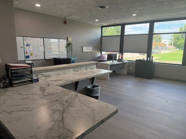 More Photos Of 1015 W Indiana St, Evansville Office For Lease