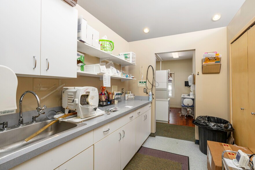 More Photos Of 37235 Goddard Rd, Romulus Office For Sale