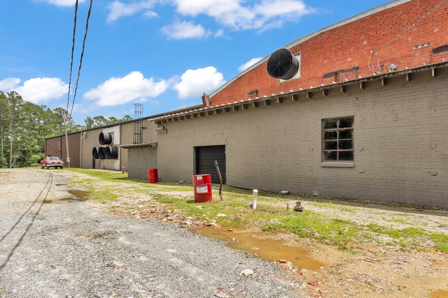 More Photos Of 121 Trotter Industrial Ln, Saluda Warehouse For Lease