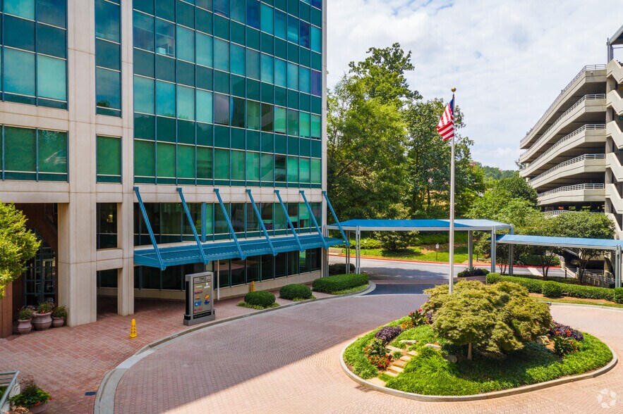 More Photos Of 990 Hammond Dr NE, Atlanta Unknown For Lease