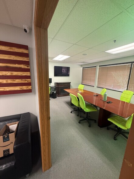 More Photos Of 141-161 Covington Dr, Bloomingdale Light Manufacturing For Lease