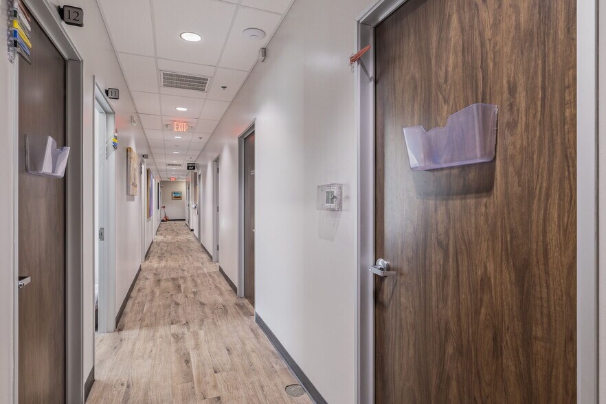 More Photos Of 10007 Huebner Rd, San Antonio Office For Sale