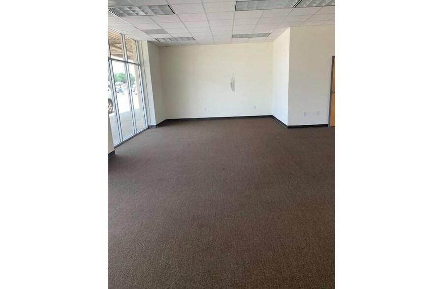 More Photos Of 538 N Main St, Emporia Unknown For Lease