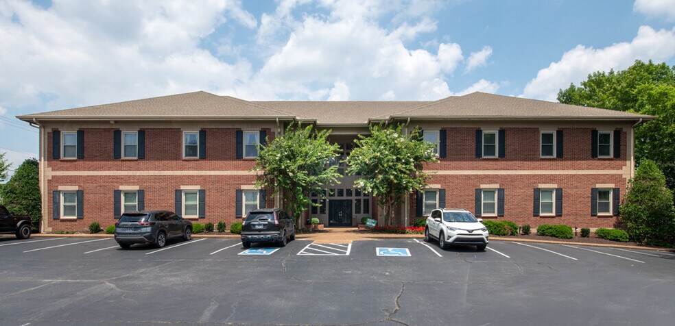 More Photos Of 133 Indian Lake Rd, Hendersonville Office For Lease