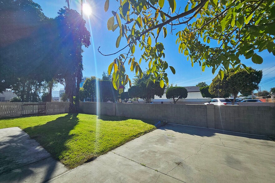 More Photos Of 1101 W Burbank Blvd, Burbank Office Residential For Lease