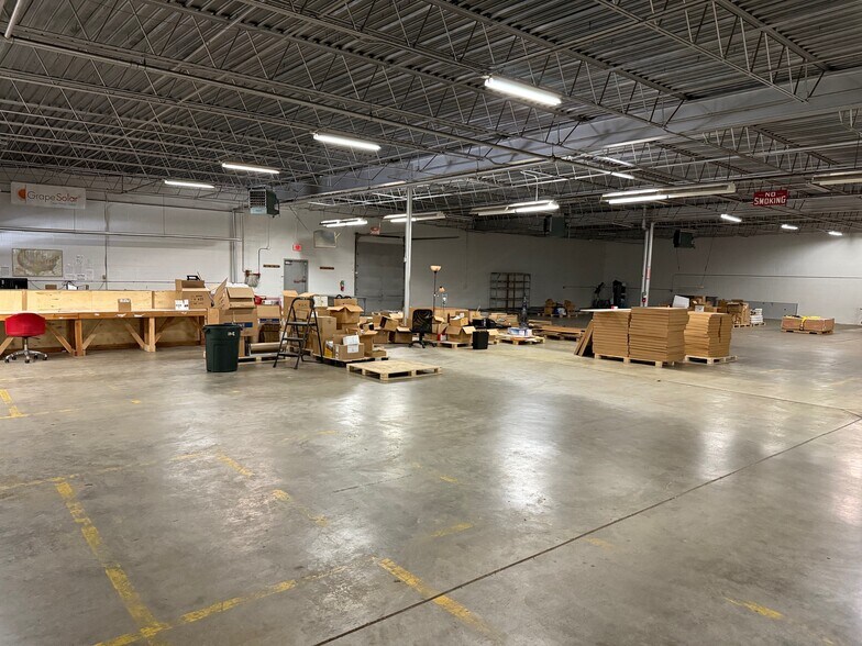 More Photos Of 2635 W 7th Pl, Eugene Warehouse For Lease